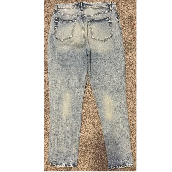 LOFT High-Rise Boyfriend Jeans. Light Wash. Size 31 (12). - Picture 2 of 2